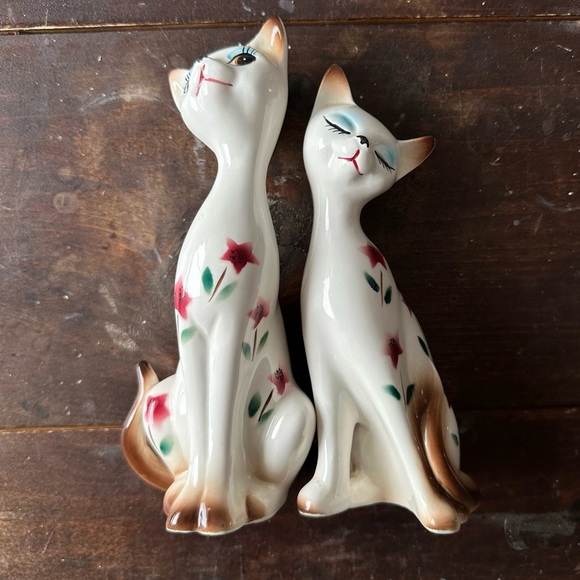 ❀ Vintage Ceramic Siamese Cat Figurines with Floral Design ❀ - Picture 2 of 8